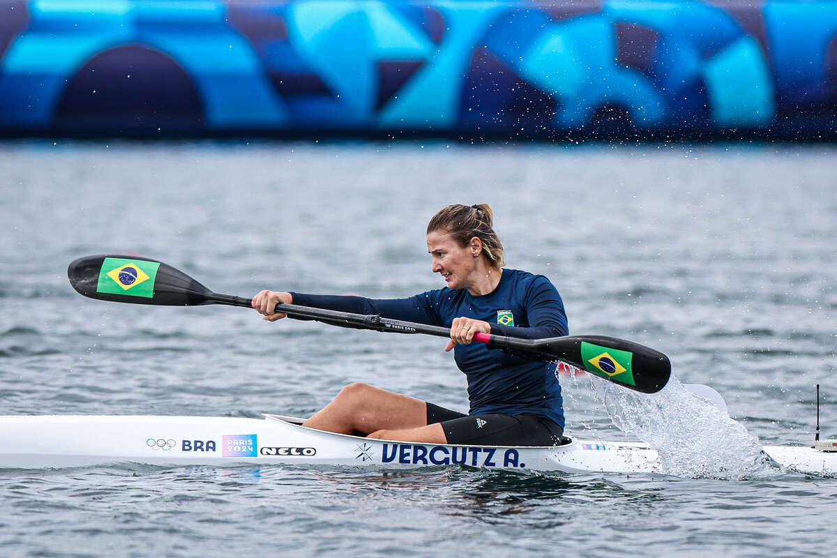 Atleta de Cascavel, canoísta presta solidariedade à cidade de onde partiu voo que caiu em Vinhedo