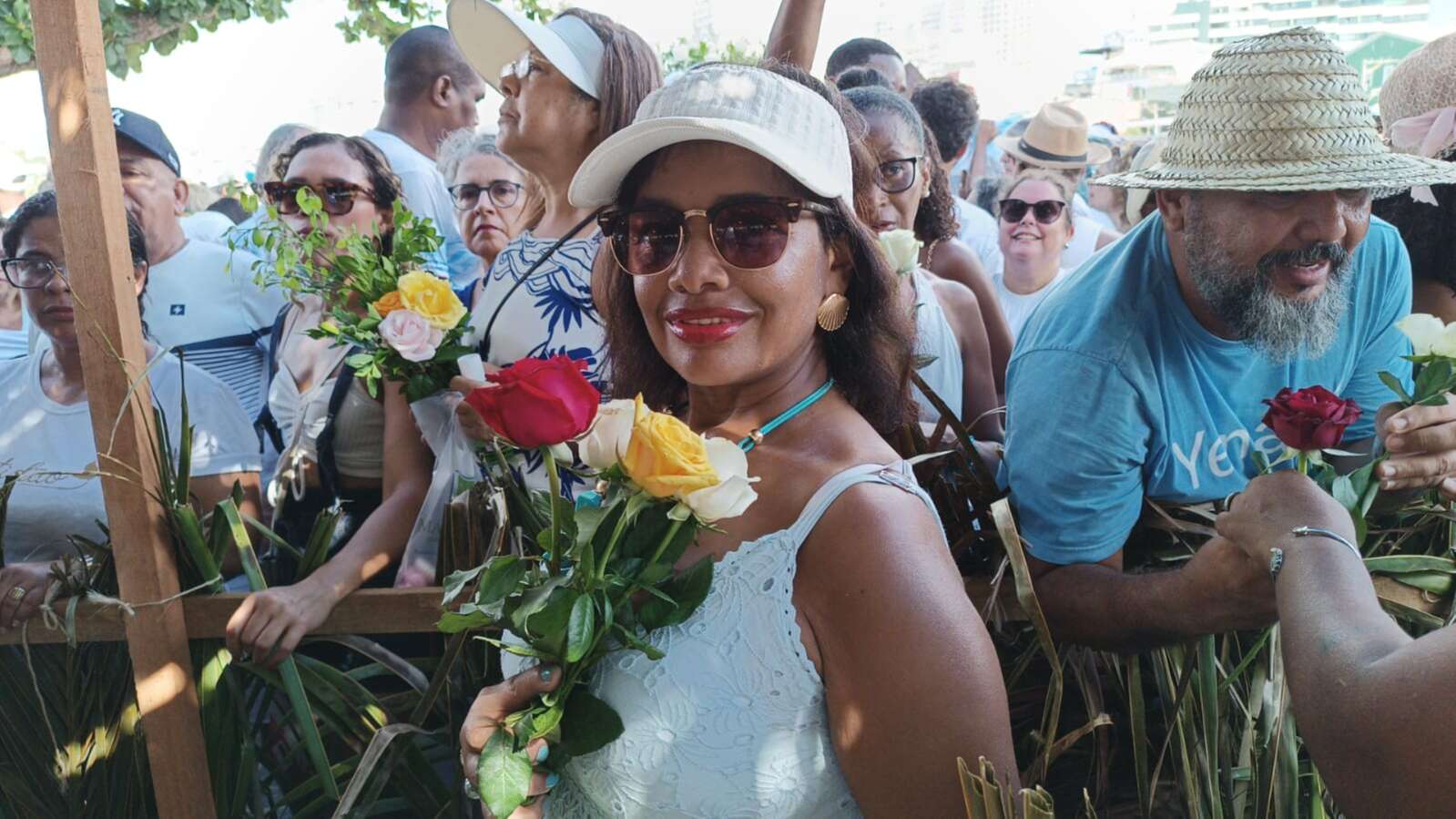 'Ela me salvou de dois afogamentos', celebra devota de Iemanjá