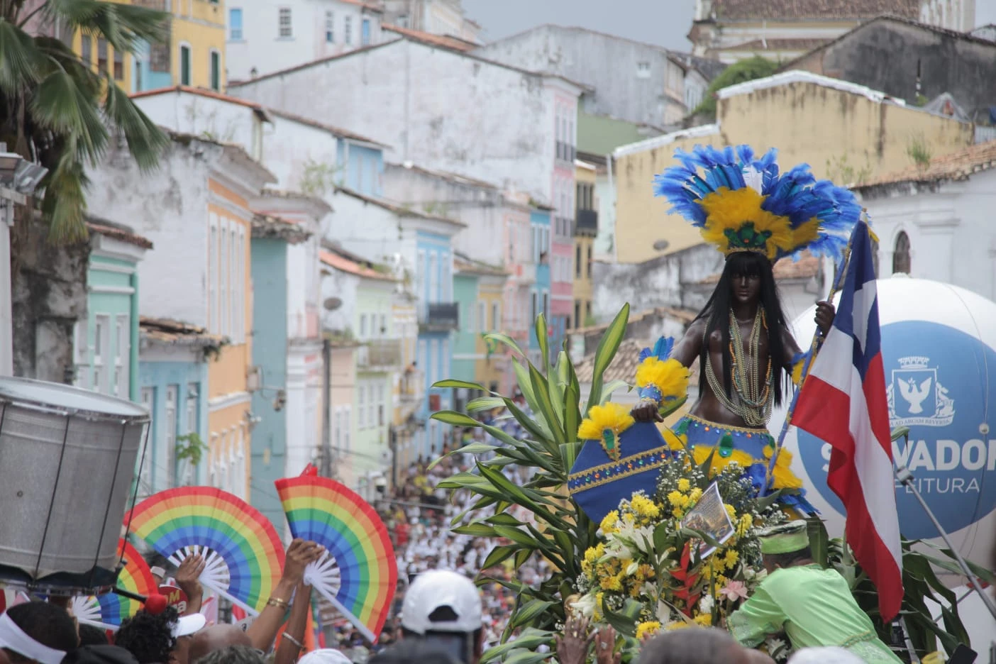 FOTOS: com fanfarras e homenagens, 2 de Julho reúne multidão em Salvador