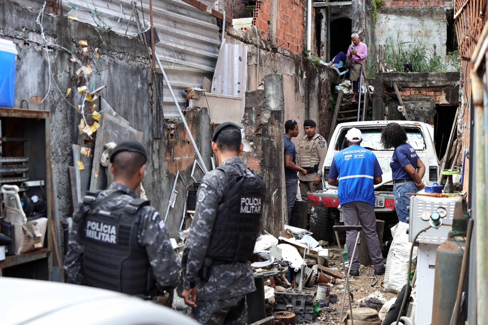 Operação interdita seis ferros-velhos irregulares em Salvador