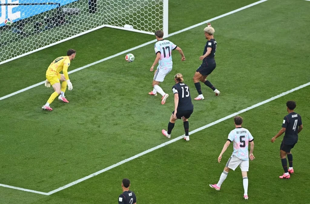 Bélgica goleia EUA e elimina coanfitriã da Copa do Mundo