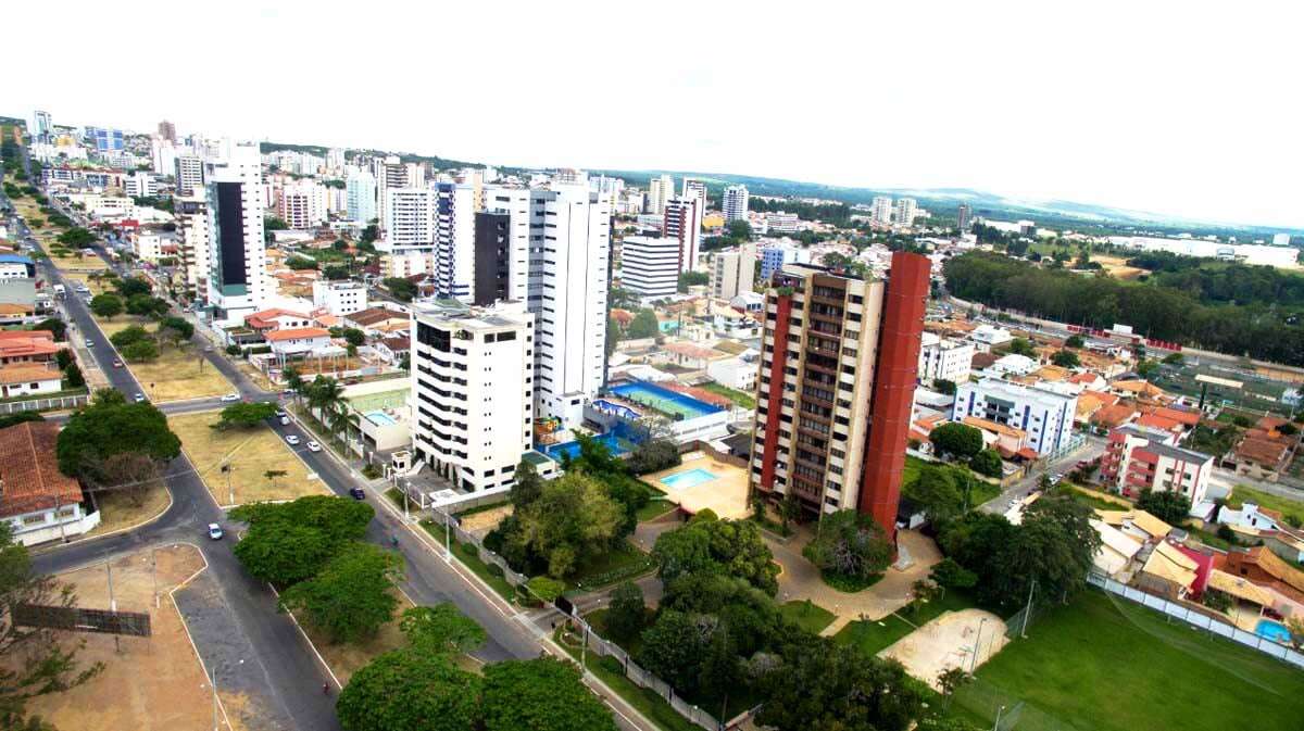 Paciente está internada em estado grave após falsa médica fazer lipo de papada na Bahia