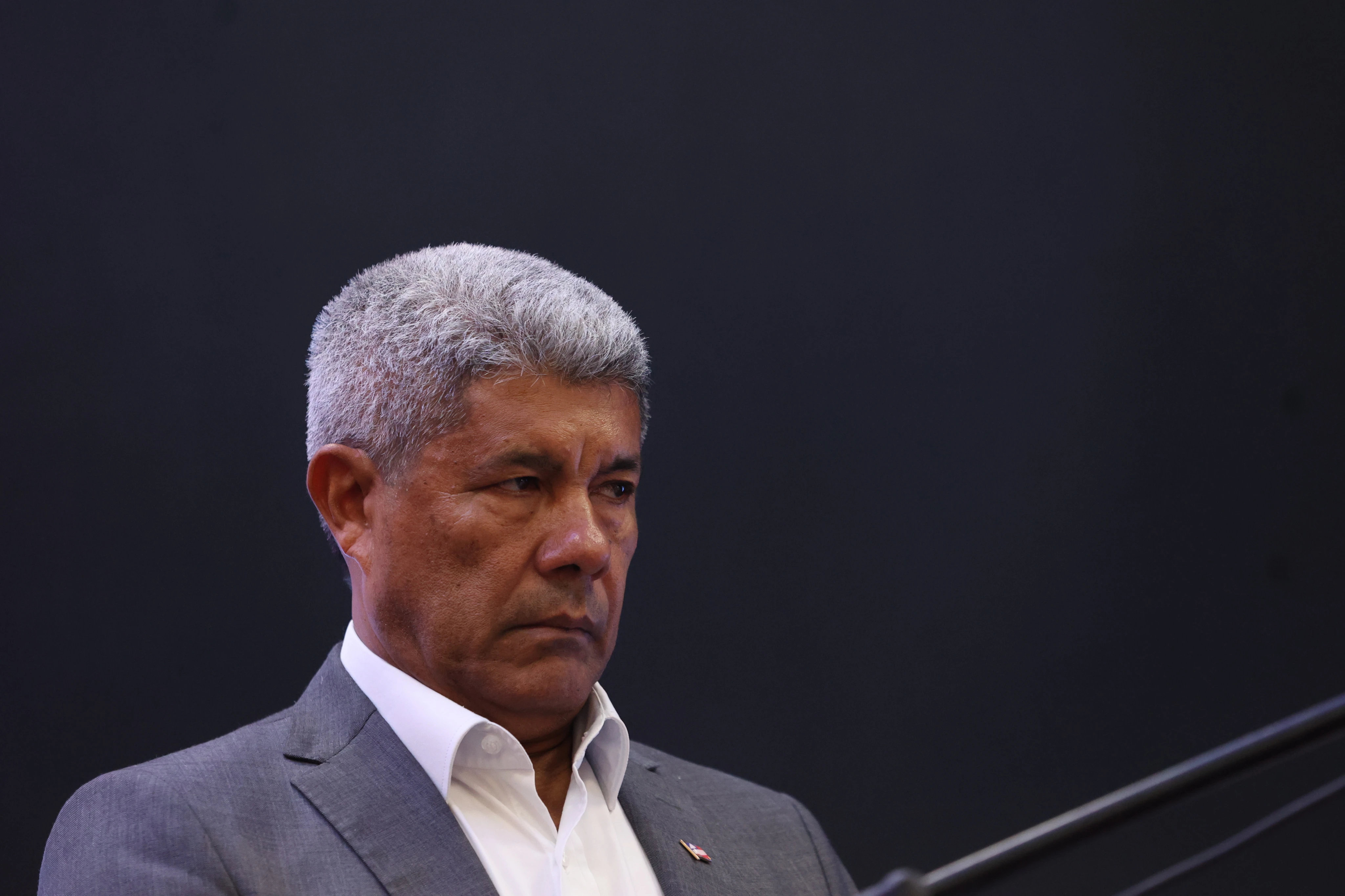 Pesquisa escancara fadiga do PT, o negacionismo de Jerônimo na violência e o sambarilove do governo
