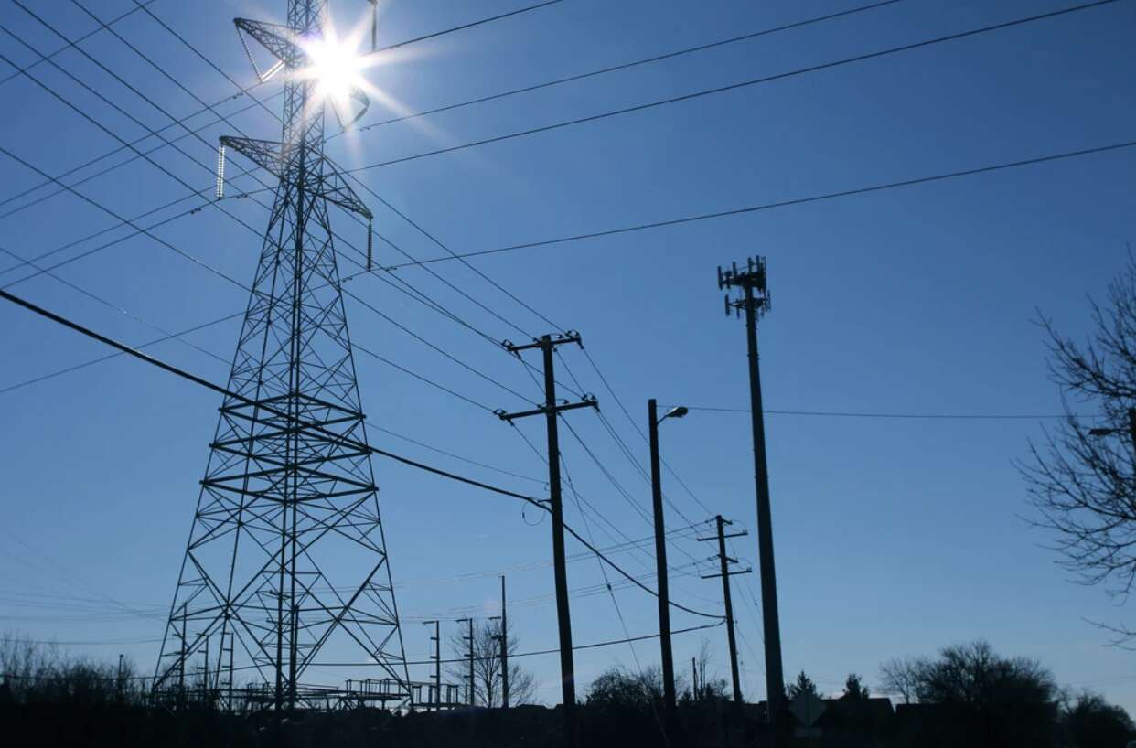 Sem luz: cidades turísticas baianas sofrem com interrupção do fornecimento de energia no Verão