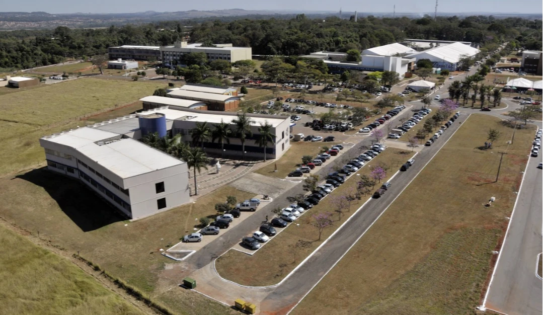 Universidade anuncia concurso com salários iniciais de R$ 4,9 mil e auxílios