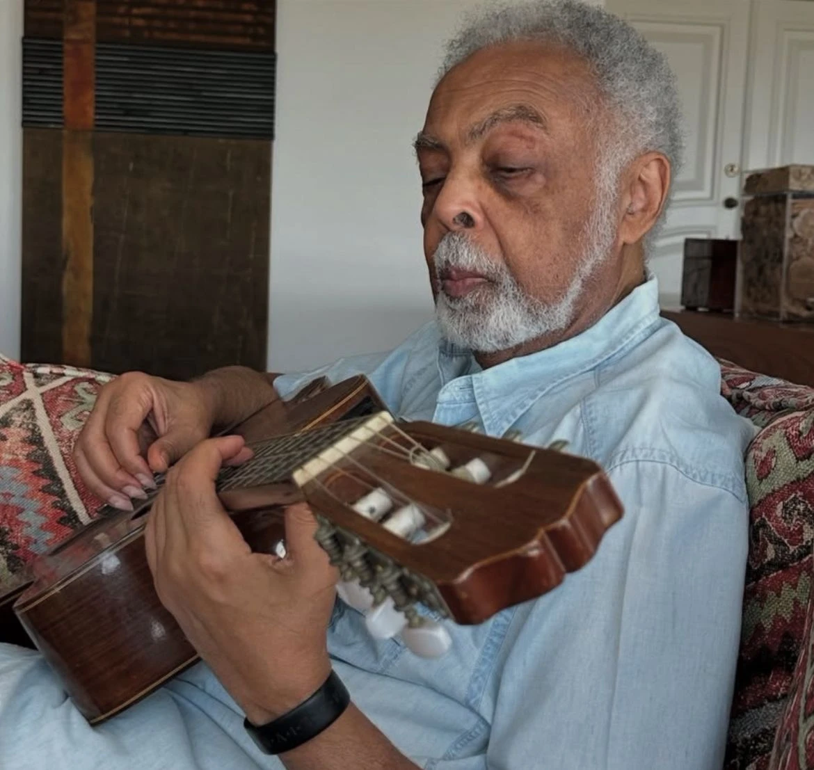 Gilberto Gil surge na região serrana do Rio: 'Bom sábado para todos'