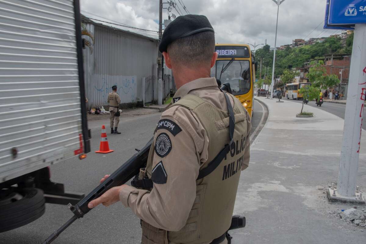 Polícia apreende drogas após confronto com traficantes em Valéria