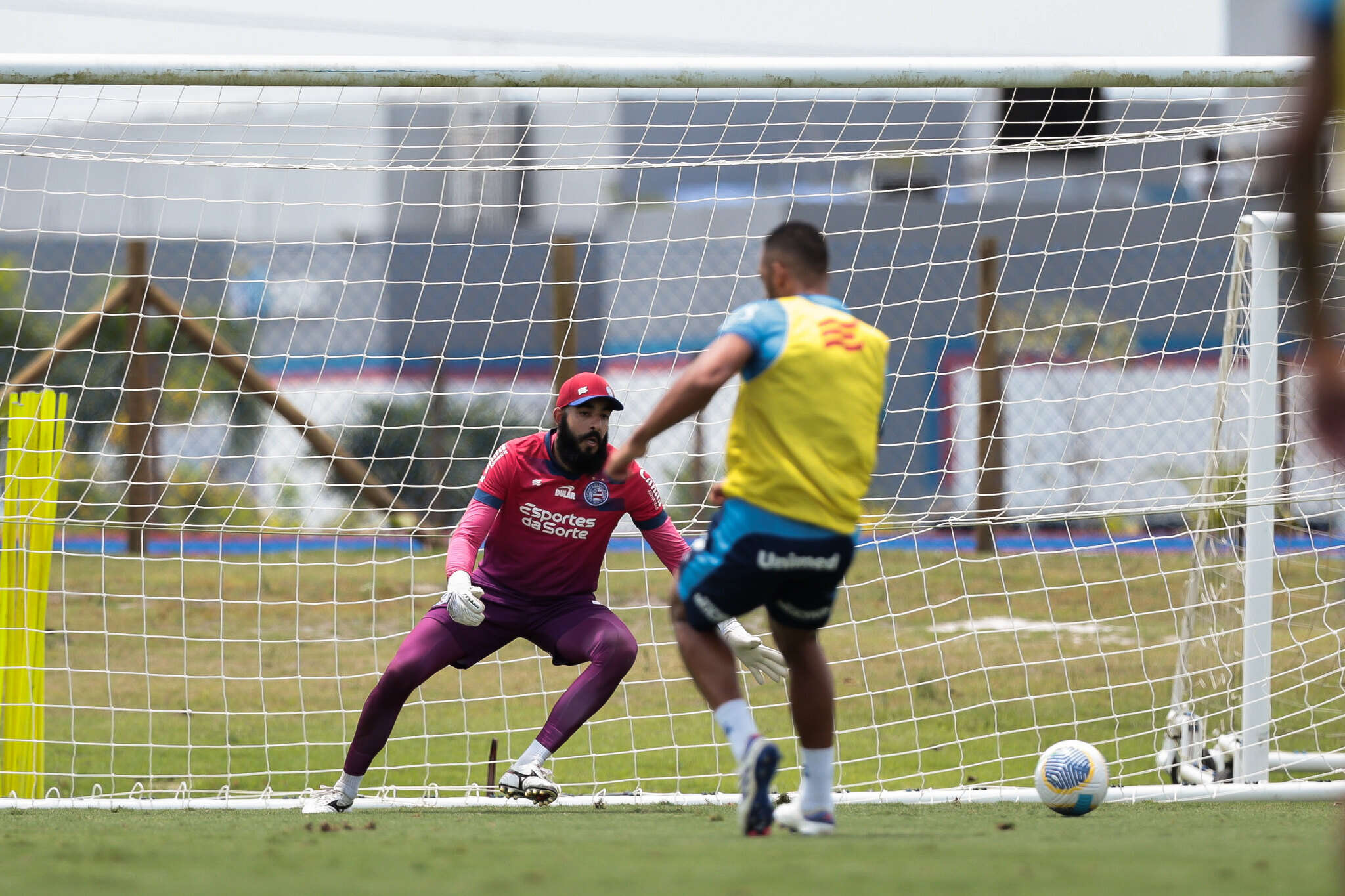 Ceni comanda treino técnico e começa a esboçar time do Bahia; volante vira dúvida