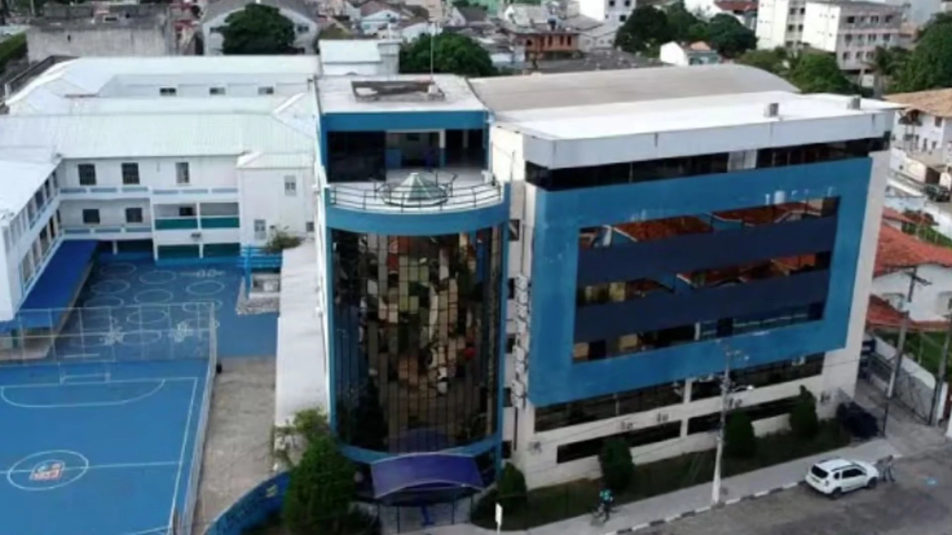 Faculdade na Bahia proíbe crianças no campus e causa revolta de estudantes