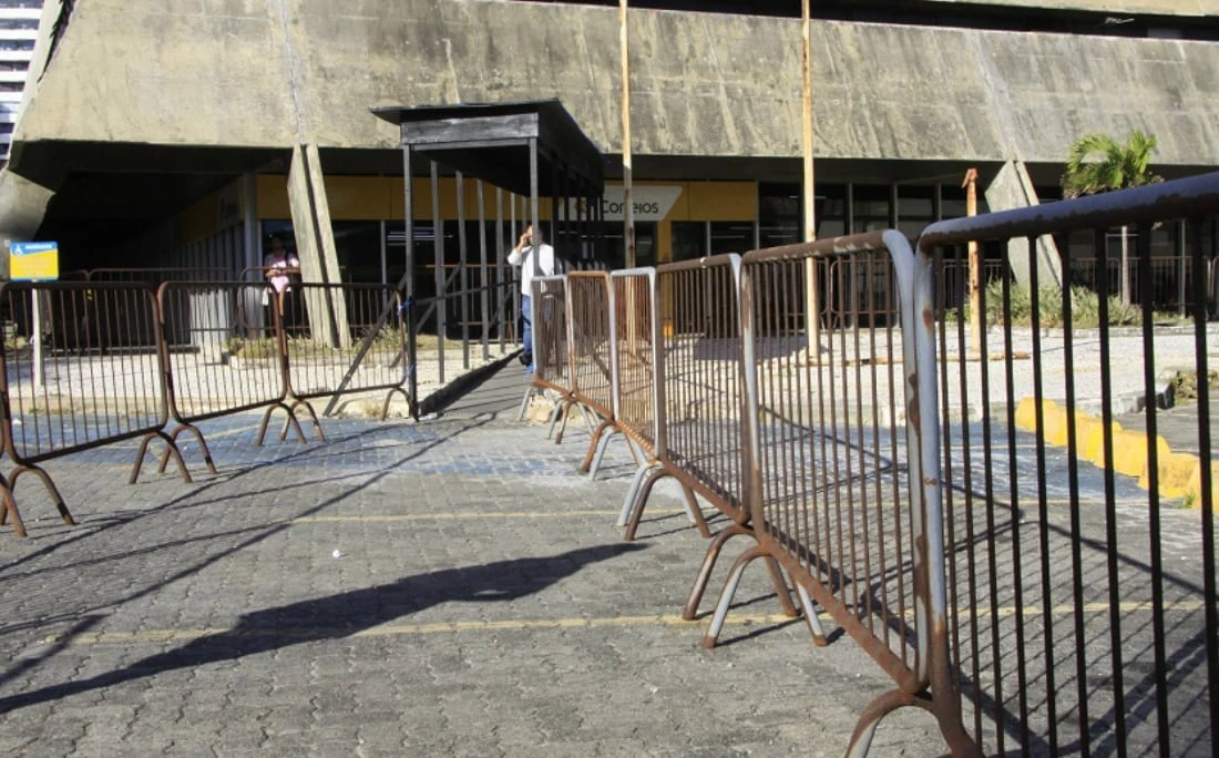 Com preço pela metade do inicial, antiga sede dos Correios segue à venda na Pituba após 7 anos