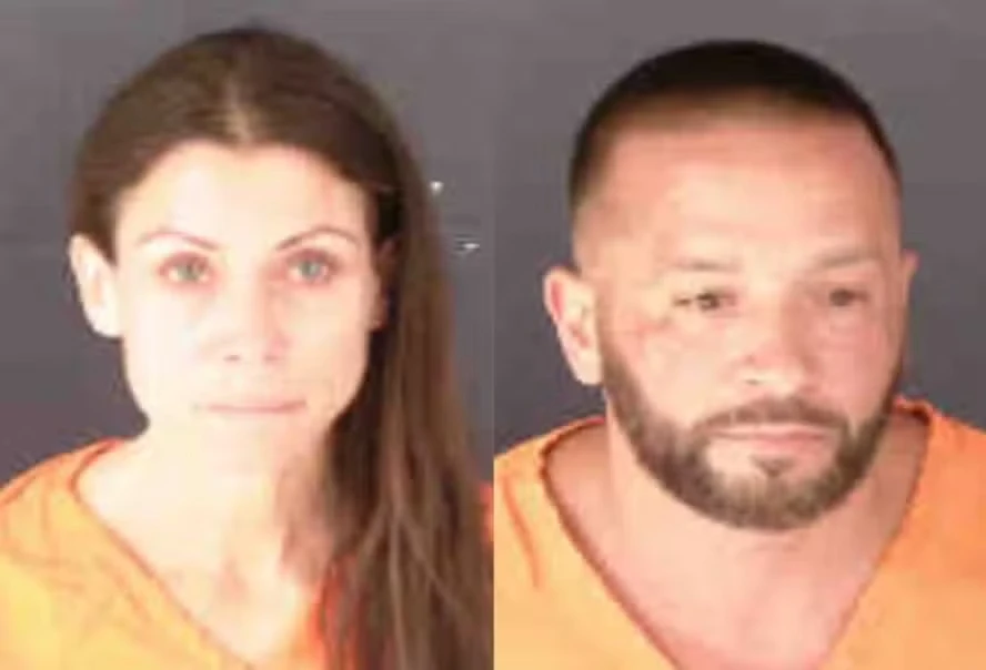 Casal é preso após fazer sexo na frente de crianças durante voo