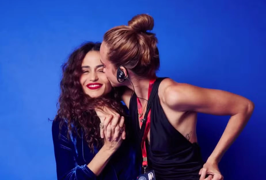 Flagra e declaração: Saiba quem é Emilie Rey, apontada como novo romance de Nanda Costa