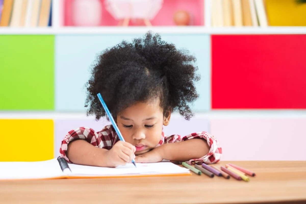 Como estimular a leitura e a escrita para os filhos na infância