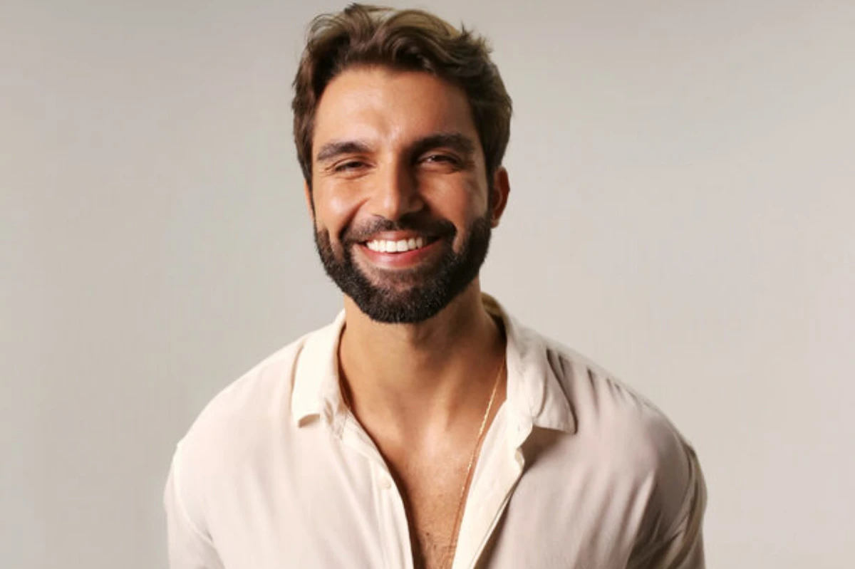 VÍDEO: Silva 'surta' e ofende três cantoras famosas durante show