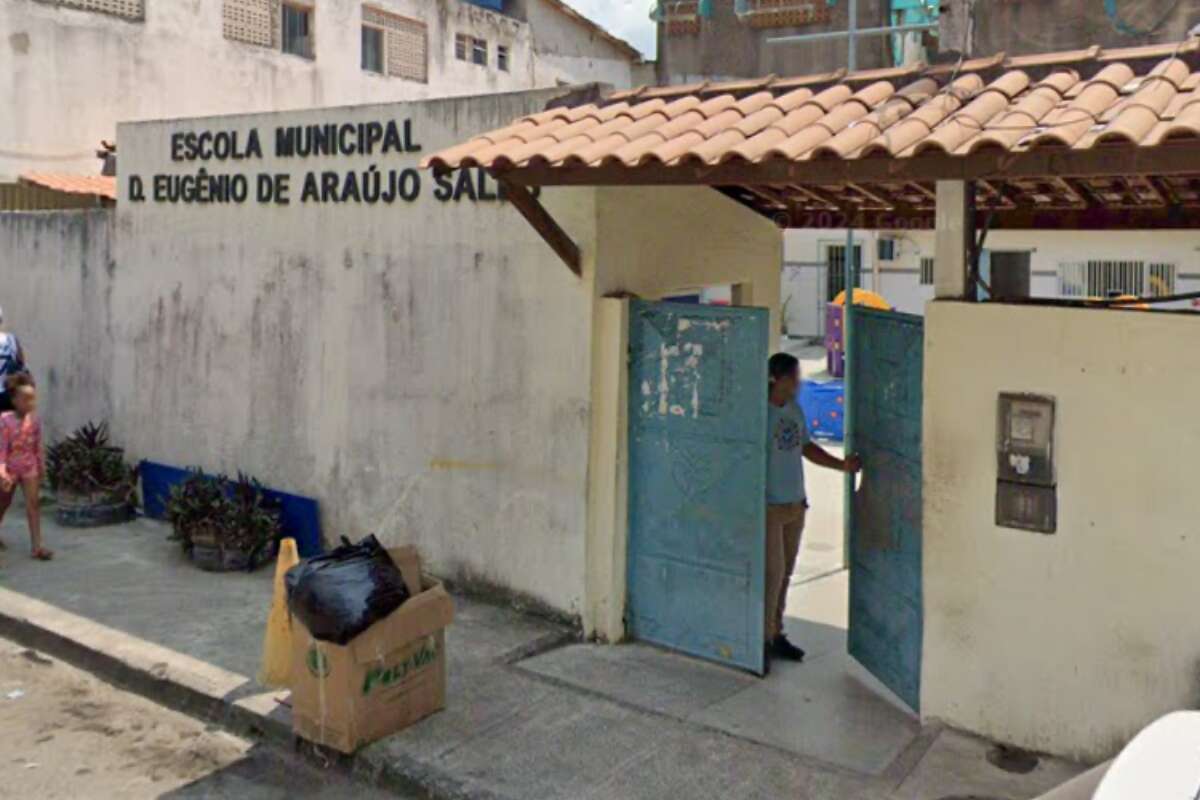 Criminosos arrombam escola em Salvador e levam TVs, botijão de gás e micro-ondas