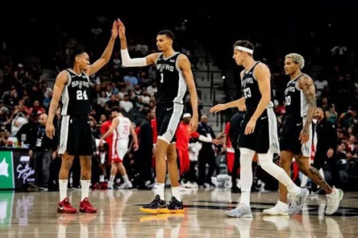 Wembanyama tem atuação histórica em vitória do San Antonio Spurs sobre o Utah Jazz na NBA