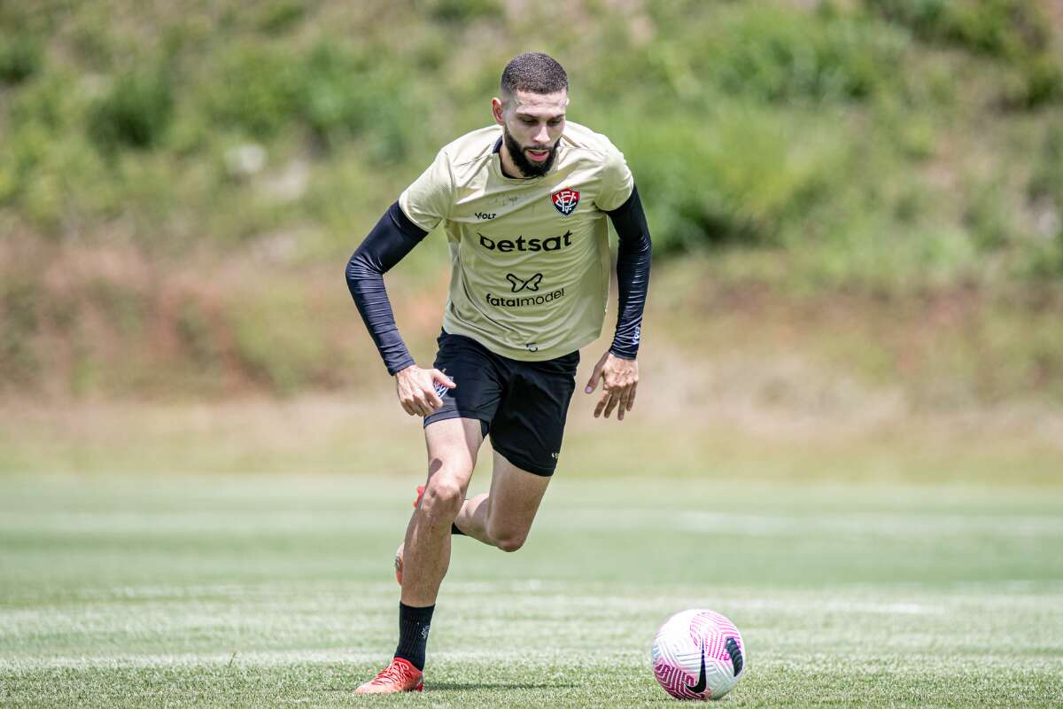 Com retorno de titulares, Vitória encara Athletico-PR para quebrar o jejum em Curitiba