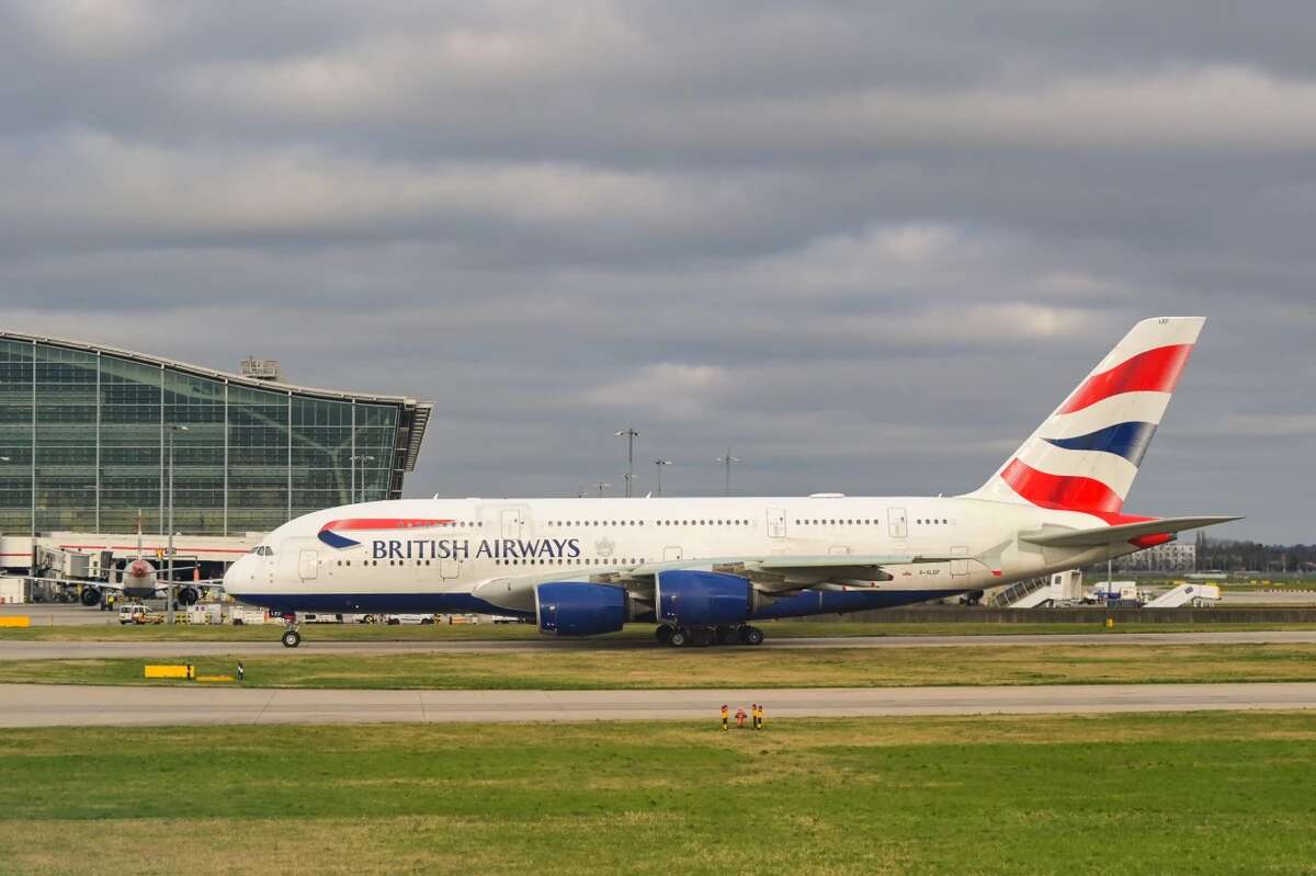 Incêndio em Heathrow: voos que iam do Brasil para Londres foram desviados para Madri