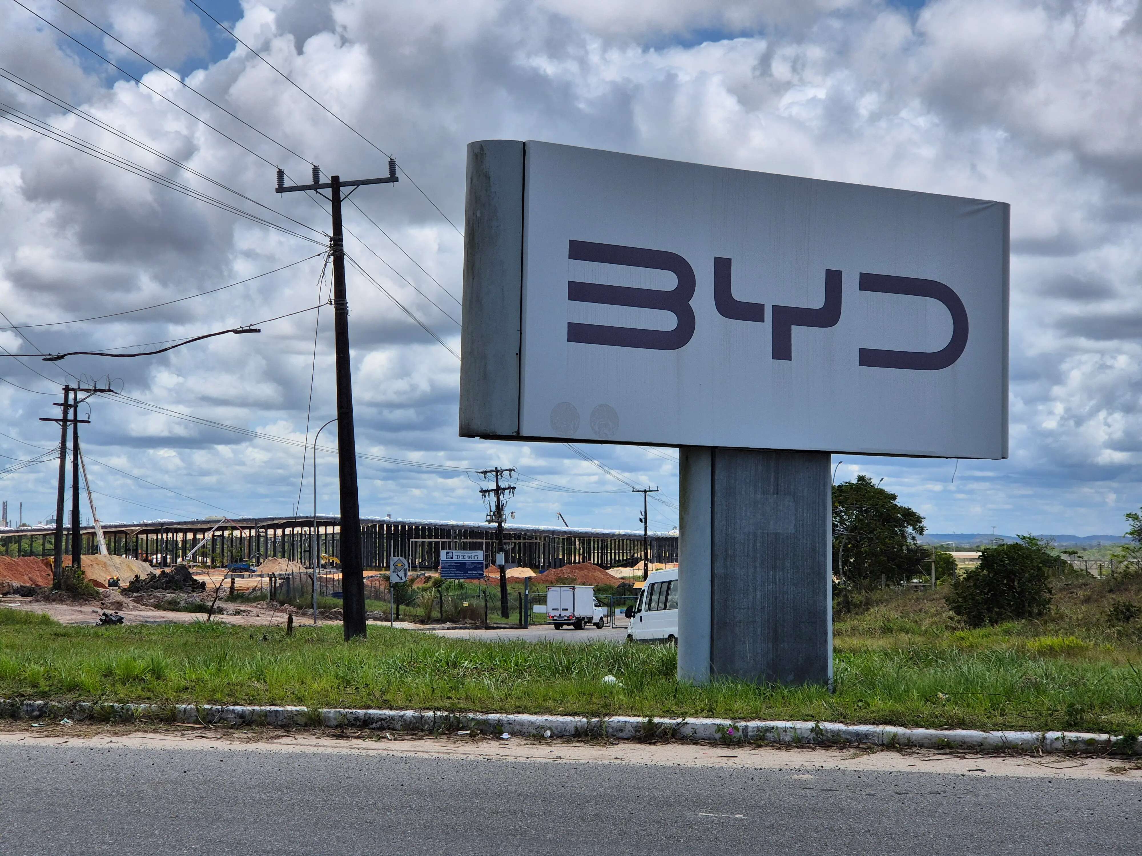 BYD reafirma que terá centro de pesquisa na Bahia, mas estuda expansão para o Rio