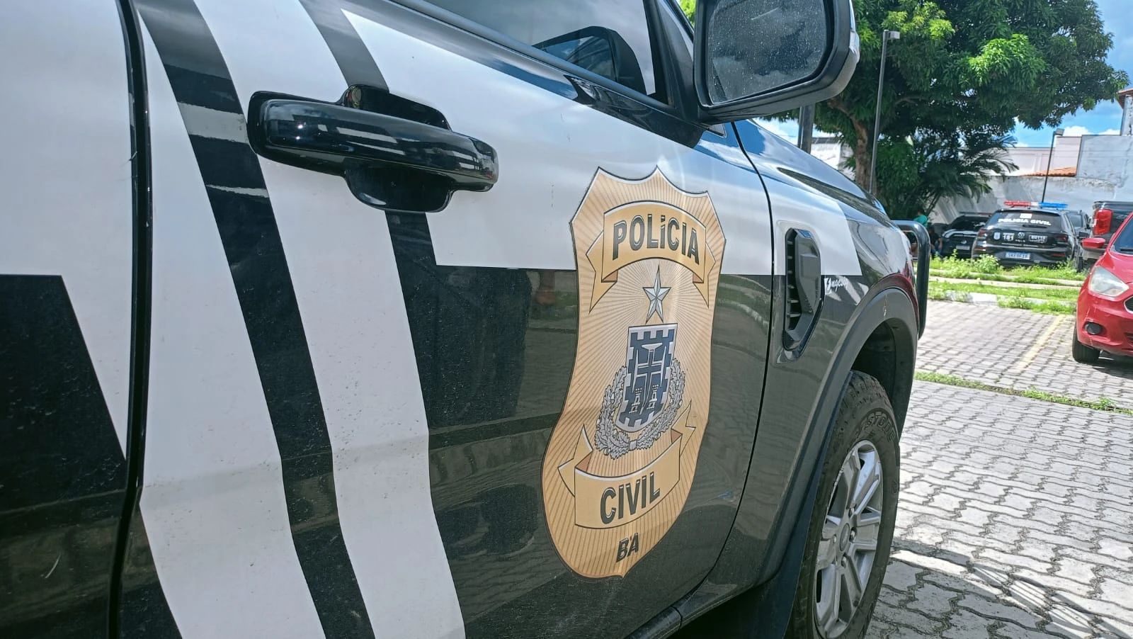 Suspeito de matar homem em situação de rua a facadas em praça pública de Salvador é preso