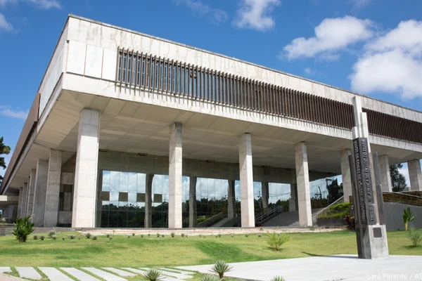 Concursos públicos abertos têm duas mil vagas e salários de até R$ 21 mil