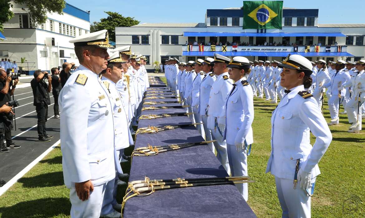 Marinha e Aeronáutica têm vagas de todos os níveis; veja o que estudar