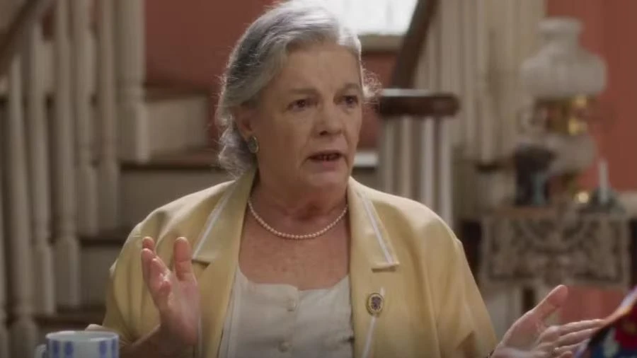 'Garota do Momento': Arlete descobre segredo sobre Valéria e Bia