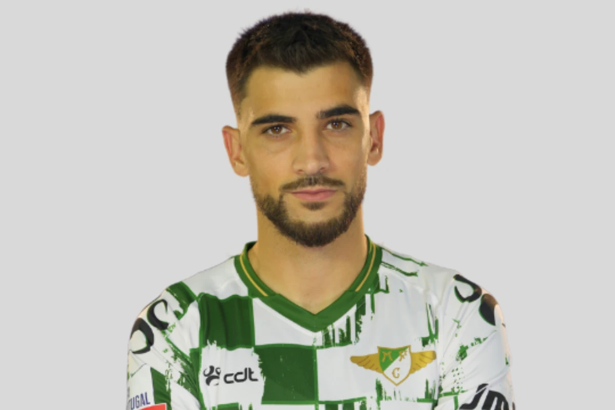 Vitória oficializa a contratação do volante português Rúben Ismael