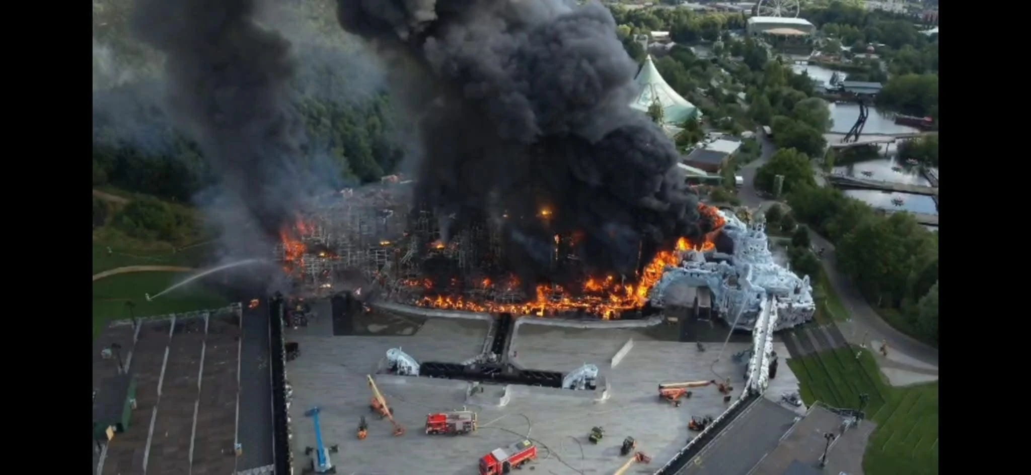 Incêndio de grandes proporções atinge palco principal do Tomorrowland na Bélgica