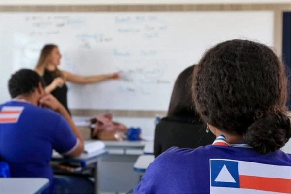Bahia lança novo uniforme escolar após 15 anos; veja como ficou
