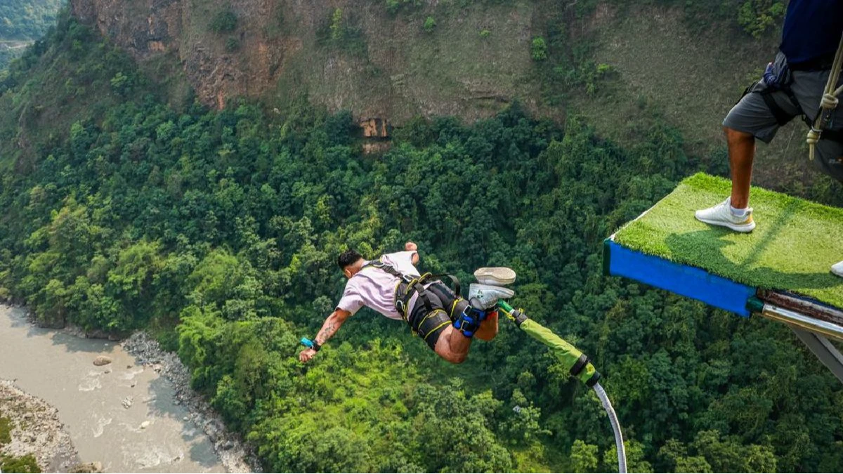 Do rapel ao bungee jump: conheça os esportes verticais e os cuidados necessários