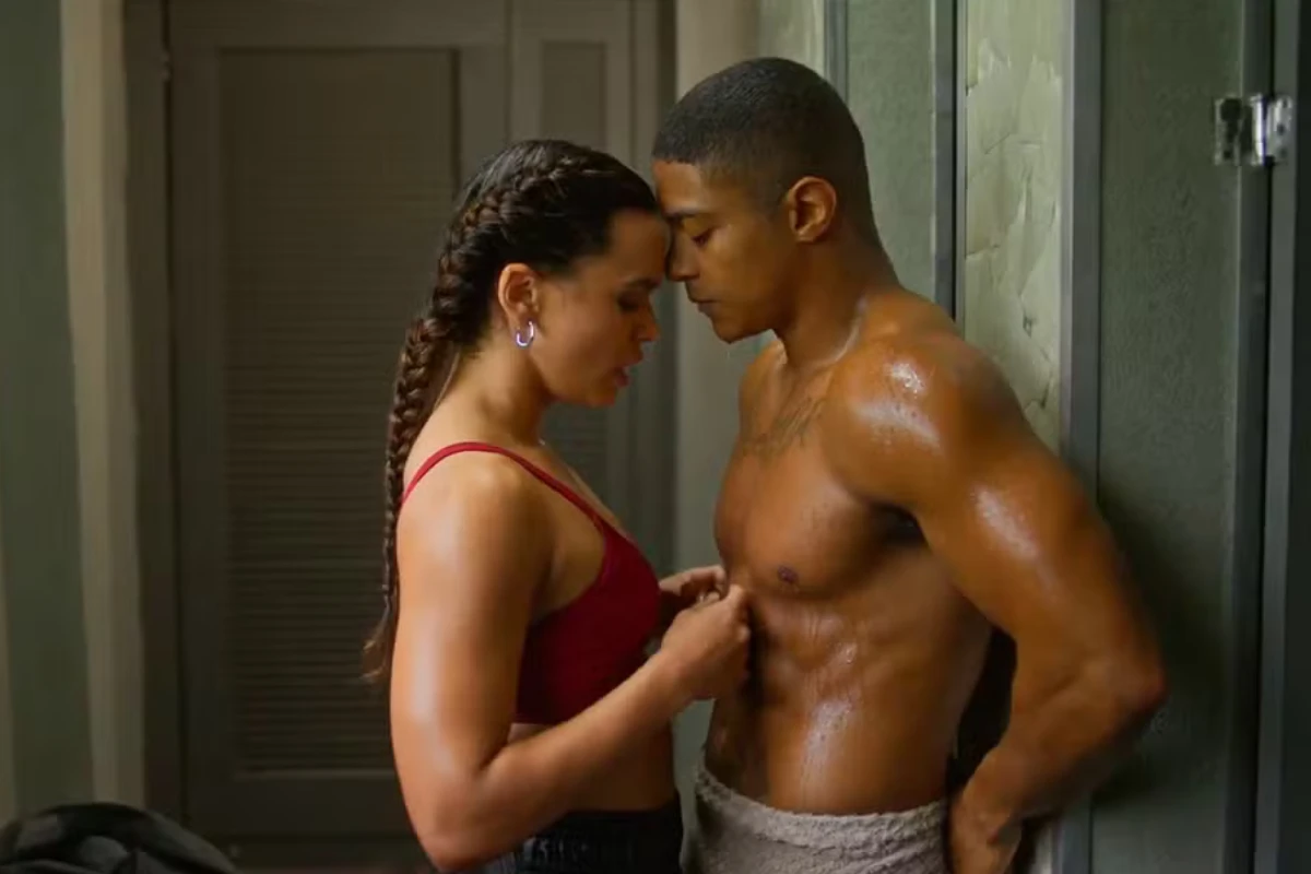 A fila andou: Marlon cede aos encantos de Bárbara e os dois transam no vestiário