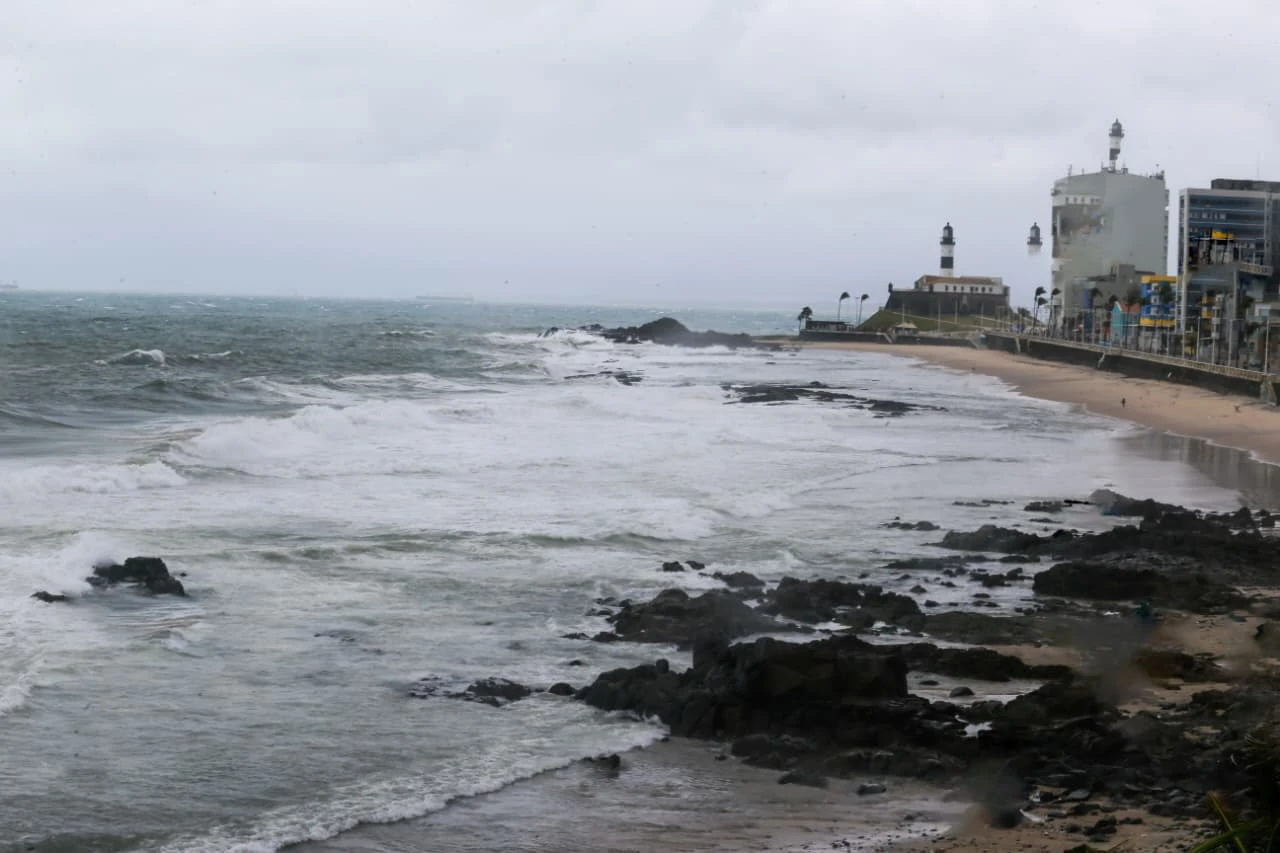 Marinha faz alerta para ventos intensos de até 60 km/h em Salvador