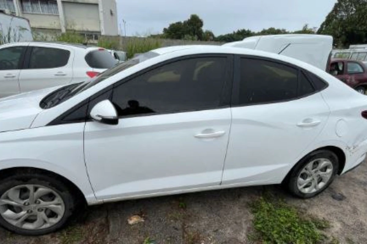 Mulher é detida por dirigir carro locado em 2023 e não devolvido na BR-324