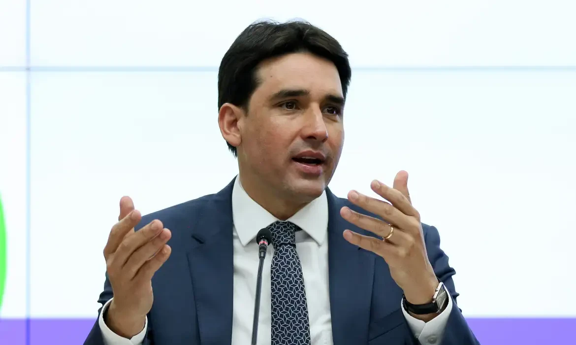 Brasil amenizará efeitos do tarifaço com novos mercados, diz ministro