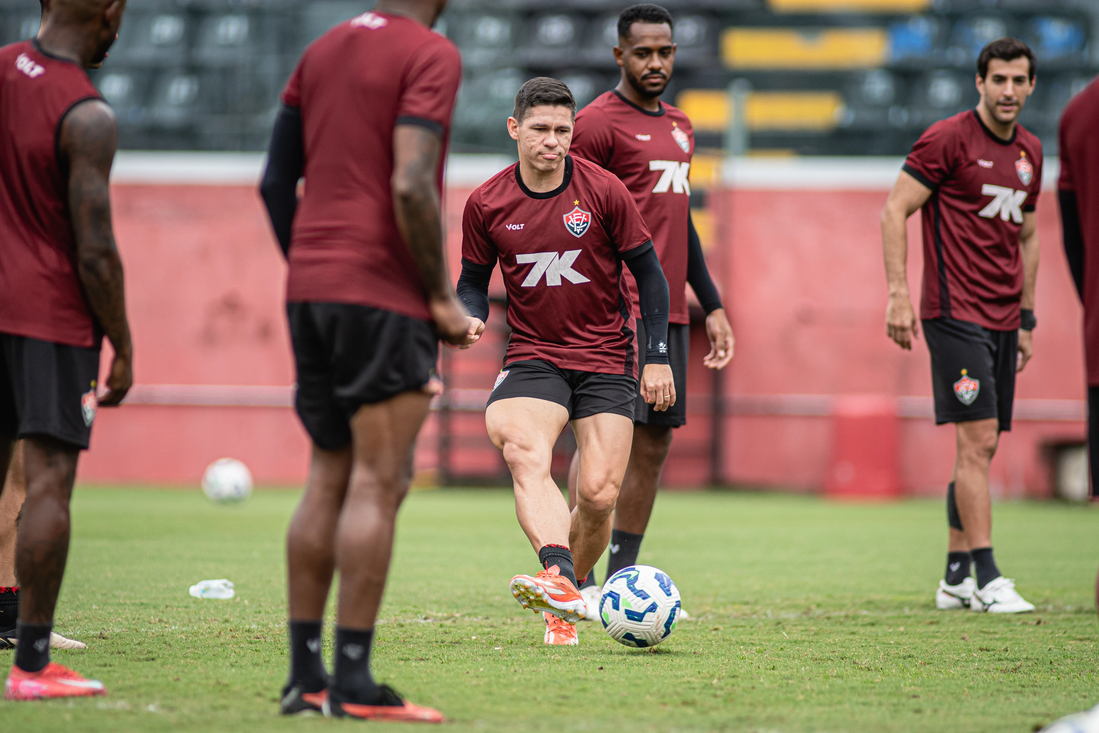 Duelo de leões: Vitória encara o Fortaleza em duelo direto na luta contra o rebaixamento
