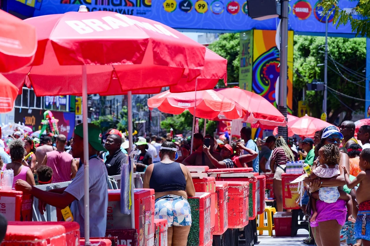 Cadastramento de ambulantes para trabalhar em festas populares de Salvador começa nesta terça