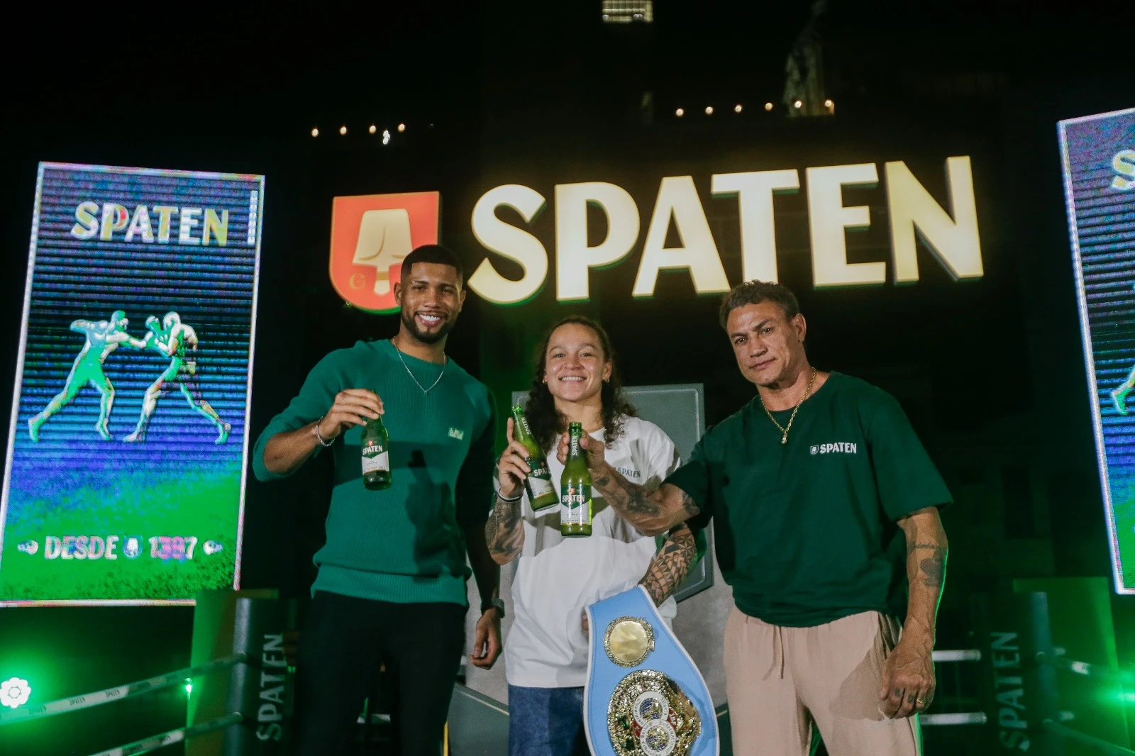 Elevador Lacerda é iluminado de verde em evento da Spaten com Popó, Hebert e Bia Ferreira