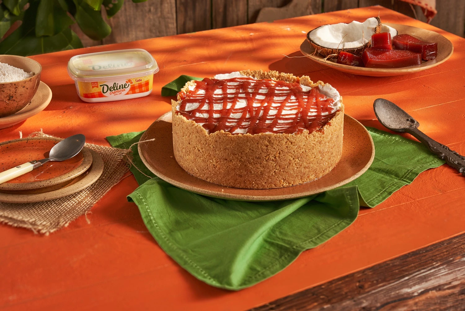 Refrescante e brasileira: aprenda a fazer torta de sorvete de tapioca com coco e goiabada