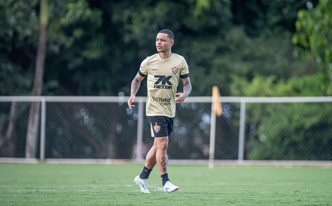 Provável titular contra o Fortaleza, Matheuzinho admite não estar em sua melhor forma física