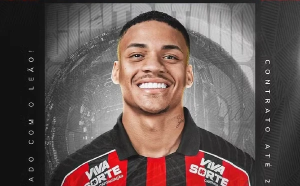 Vitória anuncia a contratação de lateral esquerdo do Atlético-MG