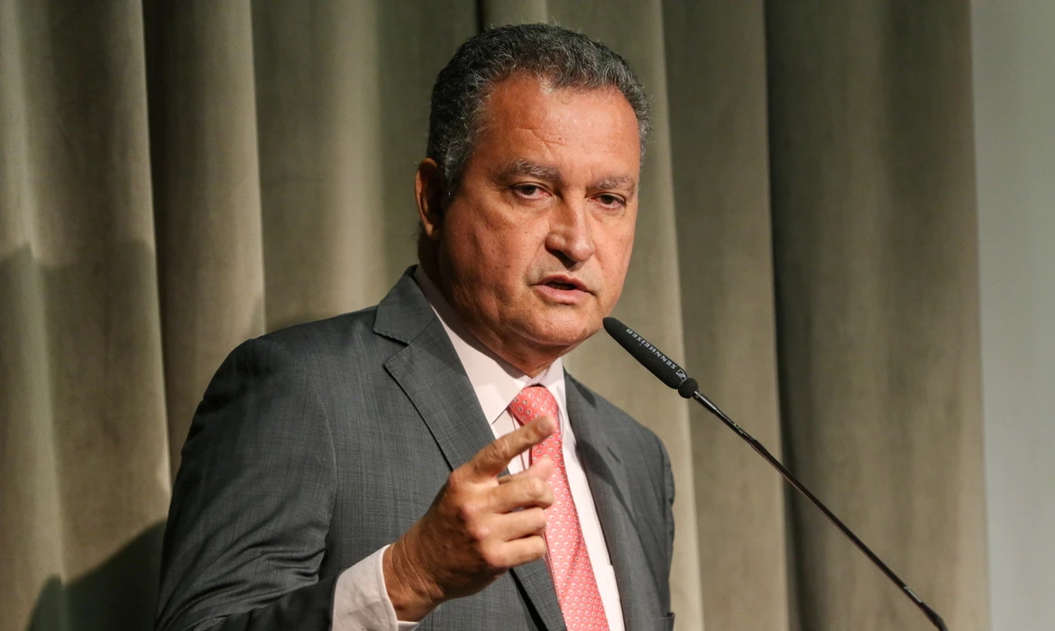Ex-presidente da Petrobras acusa Rui Costa de lobby para aumentar conta de luz, diz colunista