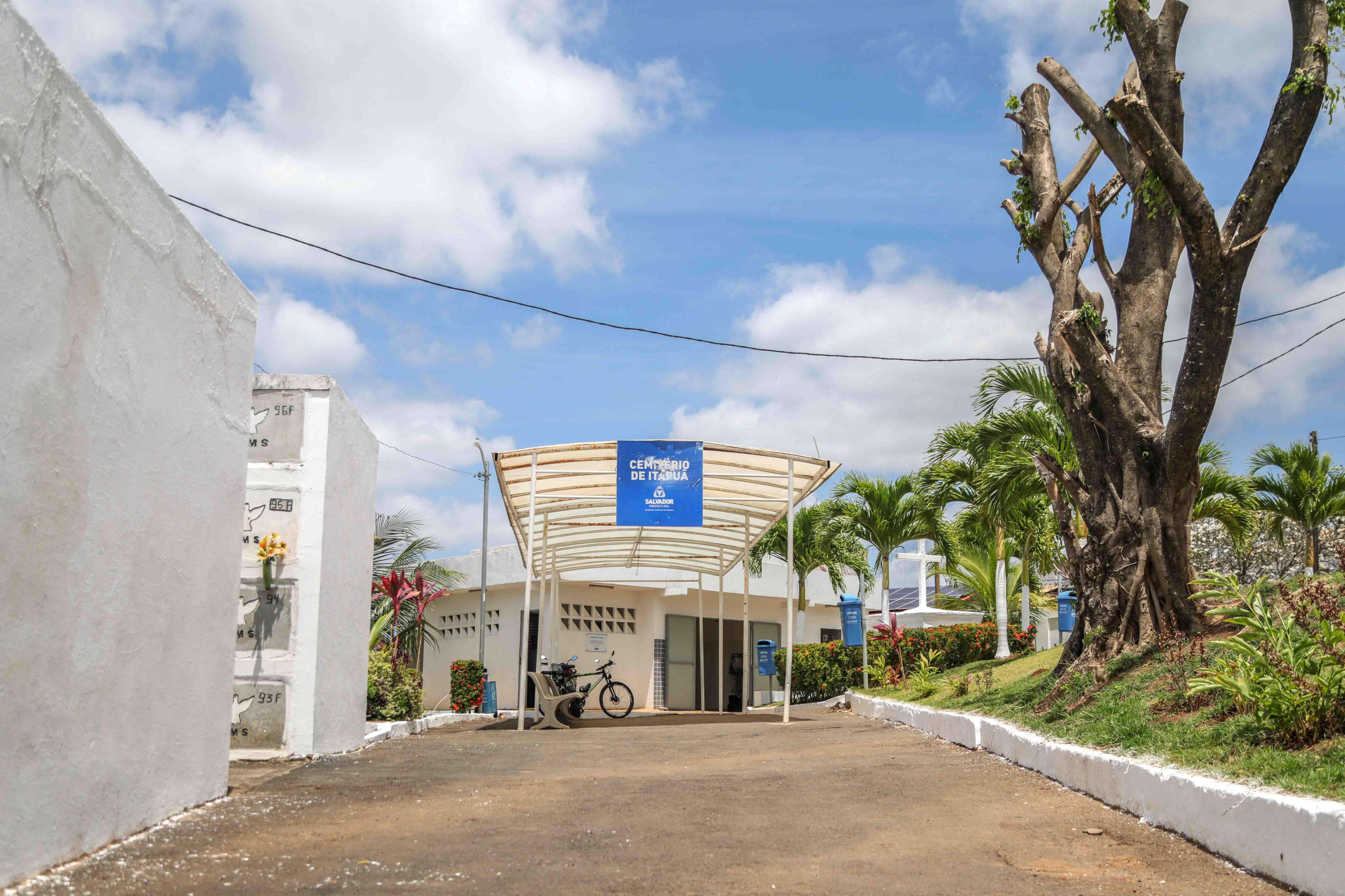 Cemitérios municipais vão funcionar das 8h às 17h neste sábado (2)