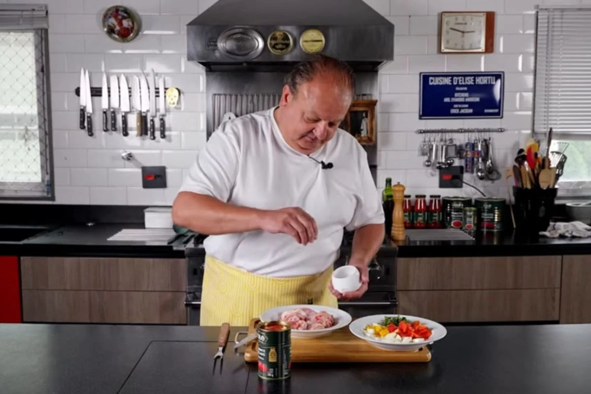 Érick Jacquin ensina a preparar o frango à basquaise perfeito; veja receita
