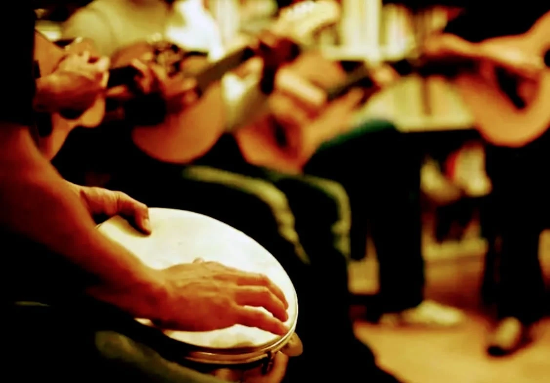 Briga de mulheres: o fetiche masculino que invadiu as rodas de samba