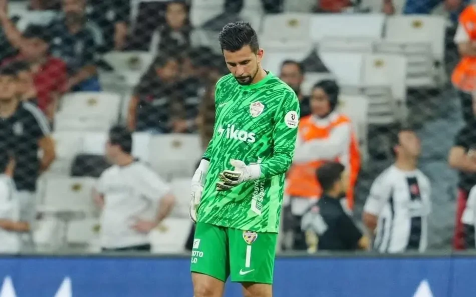 Marcos Felipe brilha em estreia na Turquia e é escolhido melhor em campo