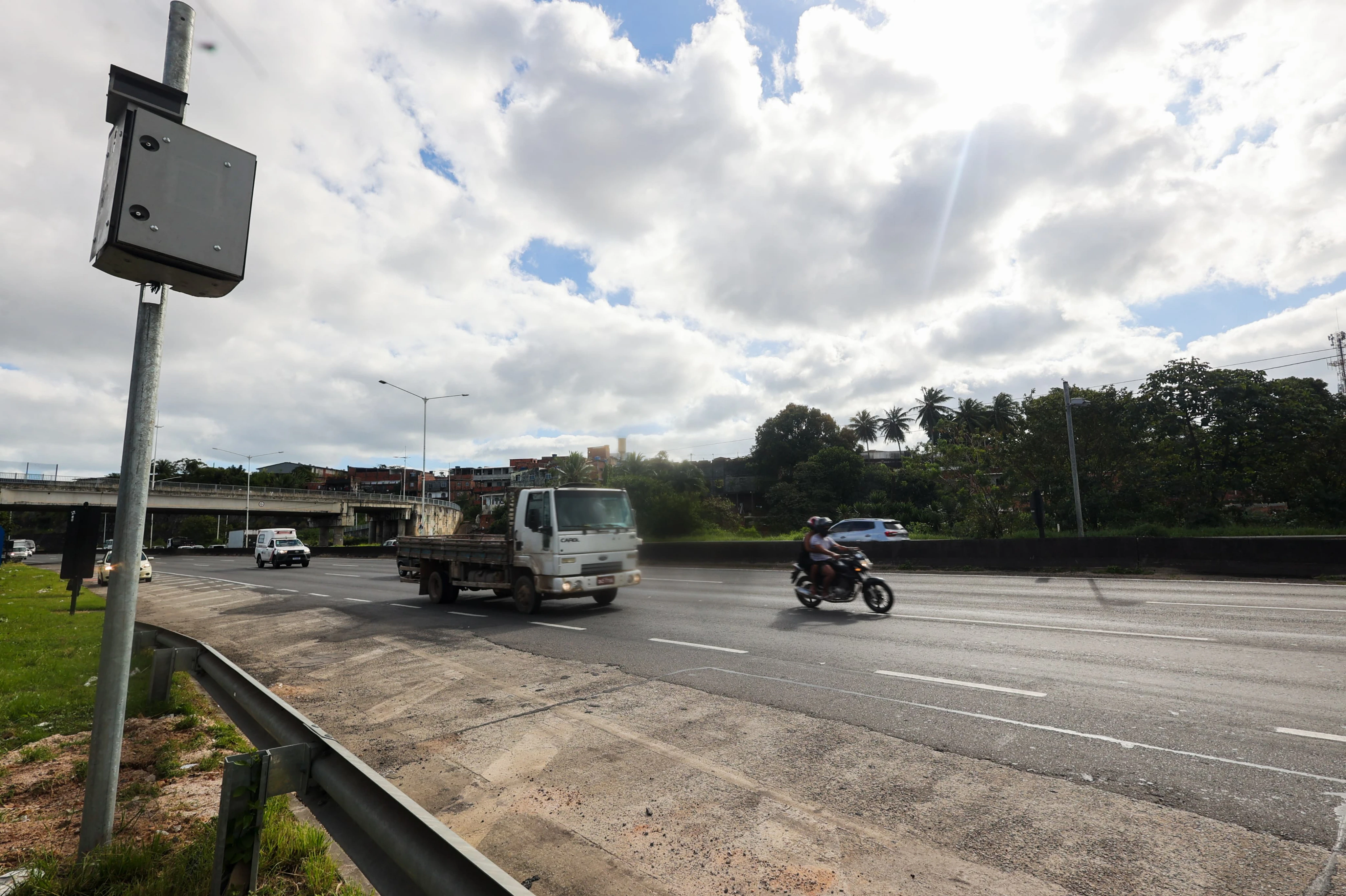 Andarilho morre atropelado na BR-324, em Amélia Rodrigues