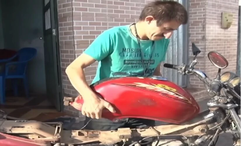 Brasileiro analfabeto inventa moto movida a água e quer expandir tecnologia