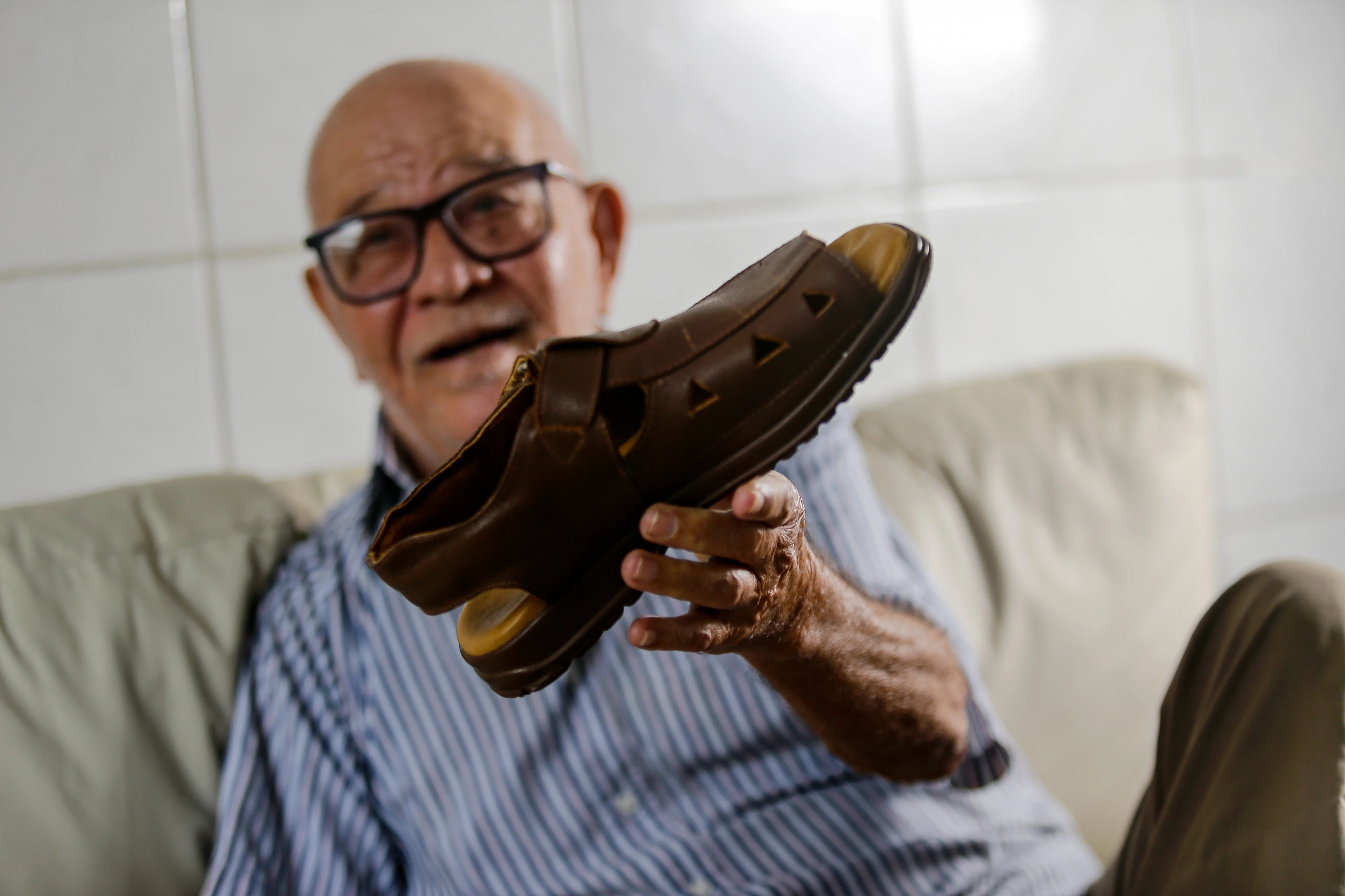 Por onde anda o sapateiro da elite baiana que já fez sapatos até para o papa?