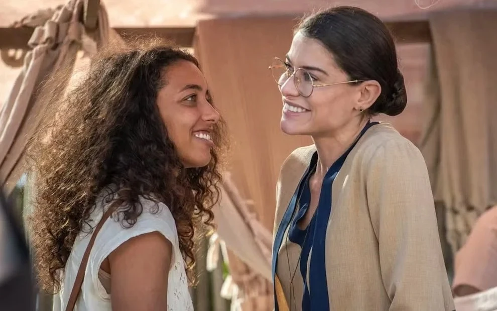 Alinne Moraes e Alice Carvalho vivem romance em 'Guerreiros do Sol': 'Muitas cenas de sexo'